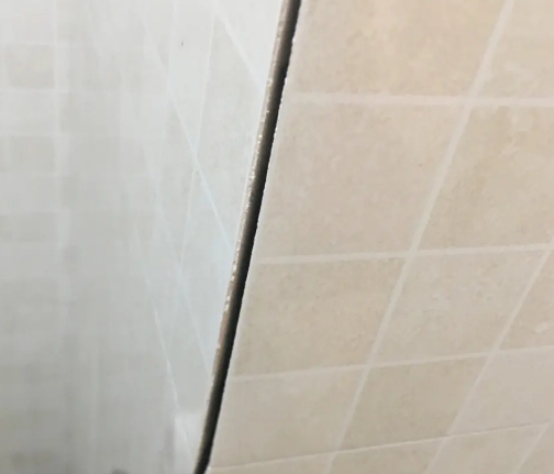 连江瓷砖空鼓维修公司分享阳台瓷砖脱落的修复过程可以分为以下几个步骤